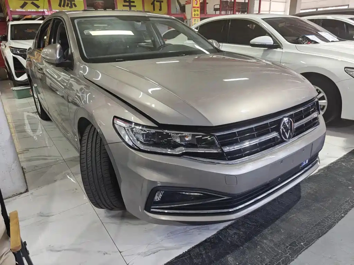 VOLKSWAGEN BORA