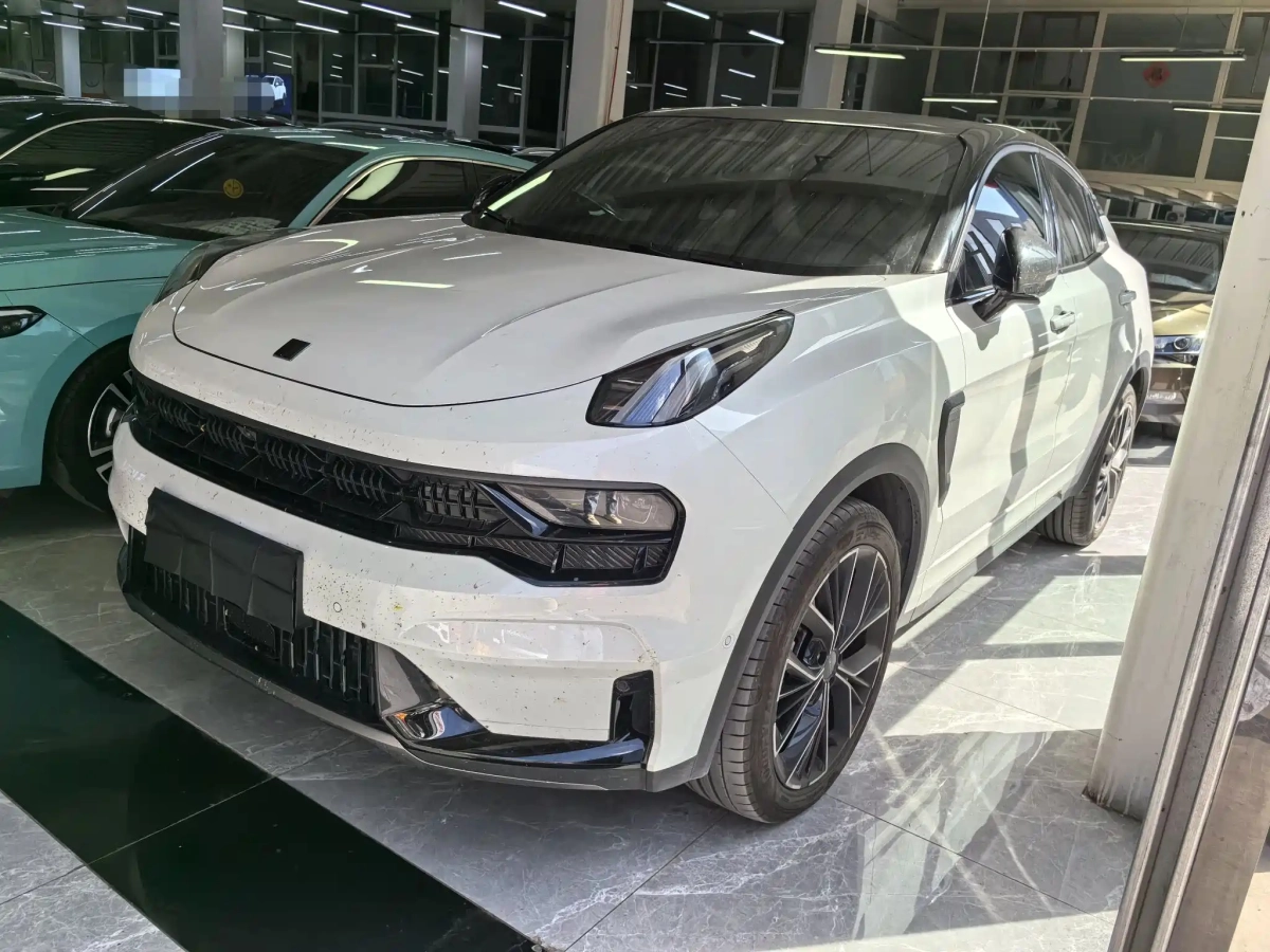 LYNK&CO 05