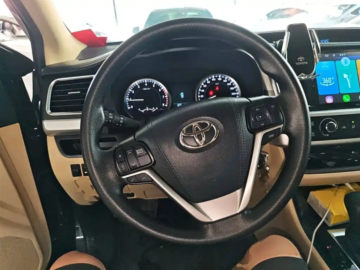 TOYOTA HIGHLANDER