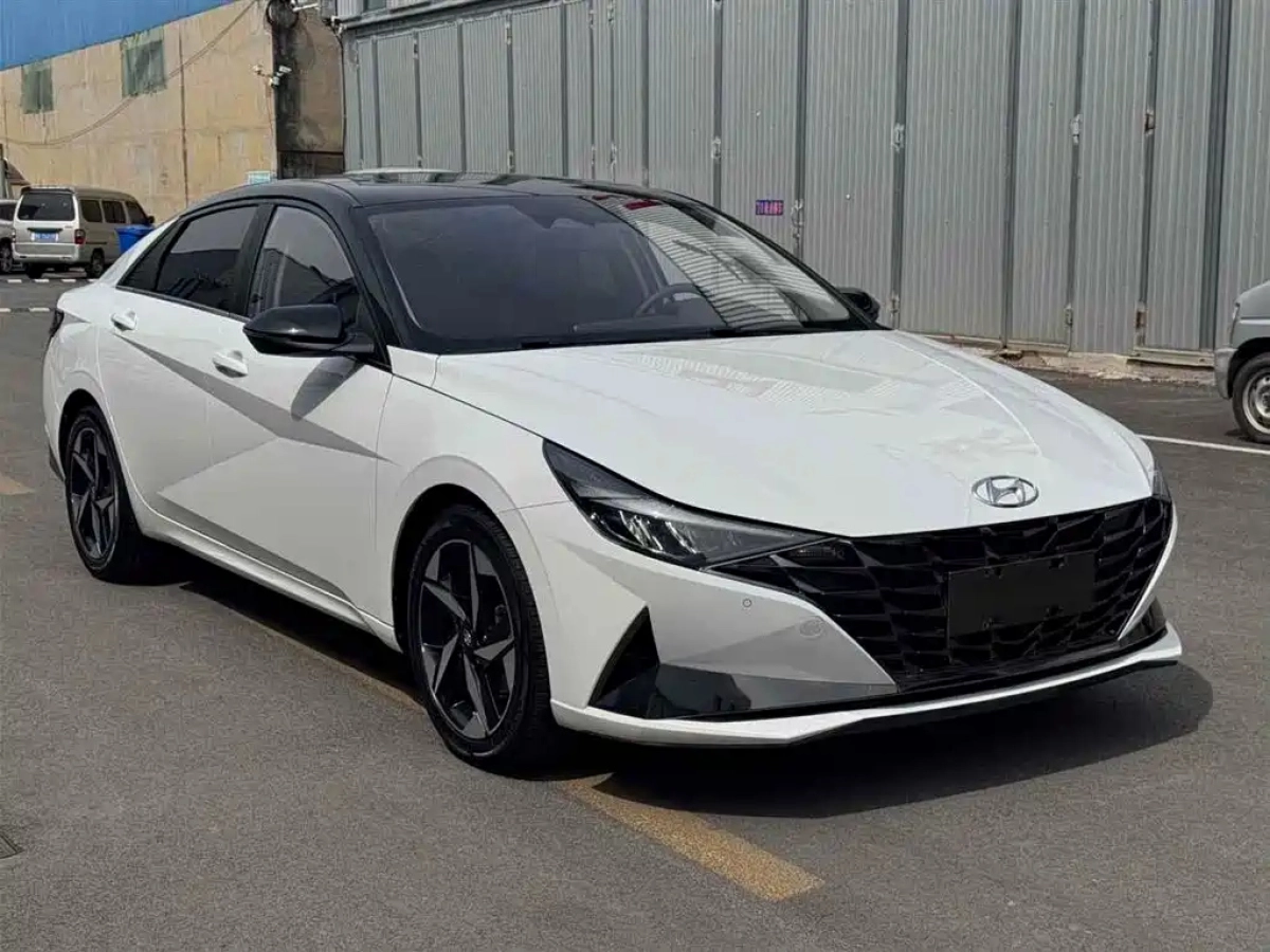 HYUNDAI ELANTRA
