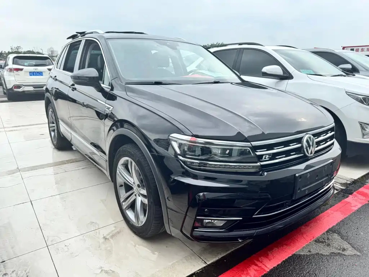 VOLKSWAGEN TIGUAN