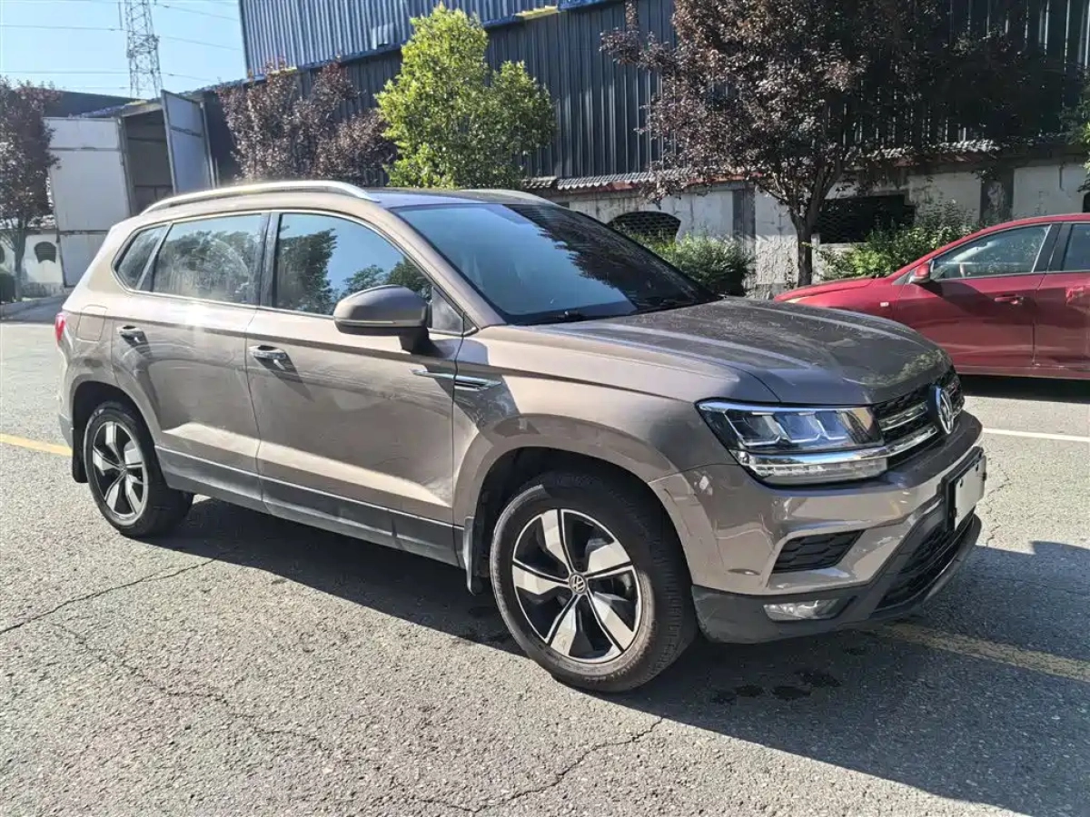 VOLKSWAGEN THARU