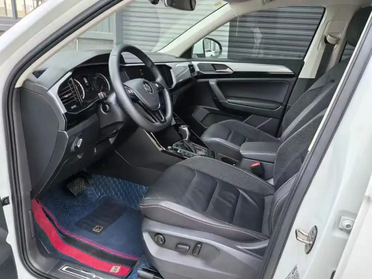 VOLKSWAGEN TAYRON