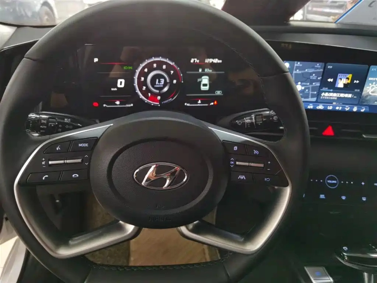 HYUNDAI ELANTRA