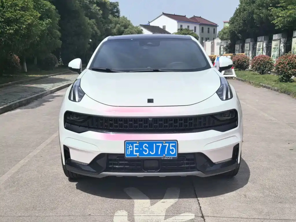 LYNK&CO 05