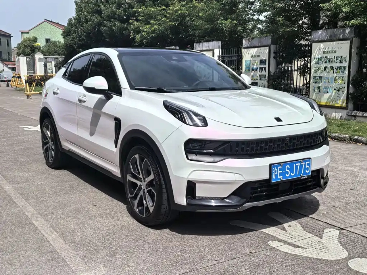 LYNK&CO 05