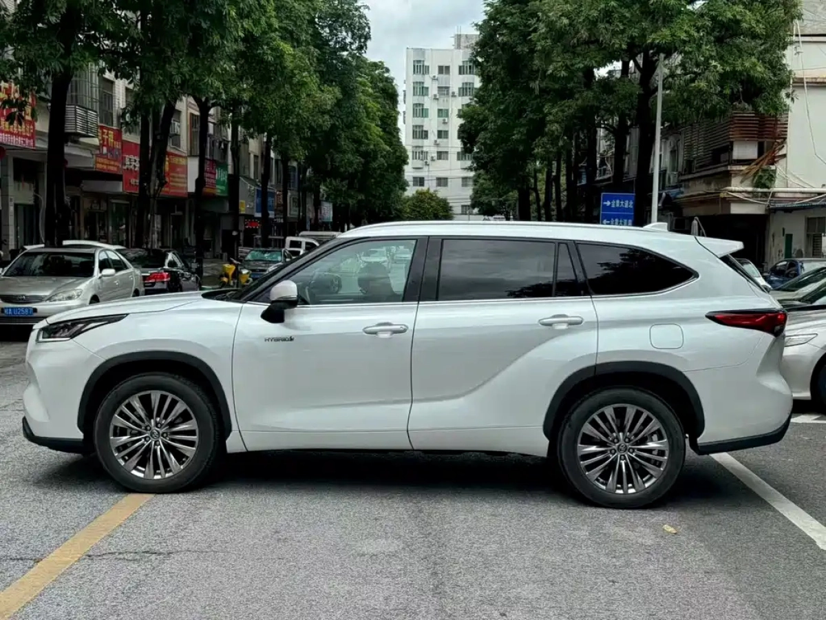 TOYOTA HIGHLANDER