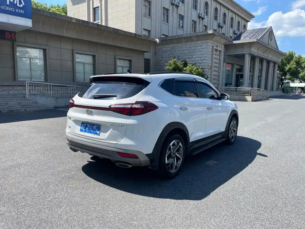 HYUNDAI TUCSON