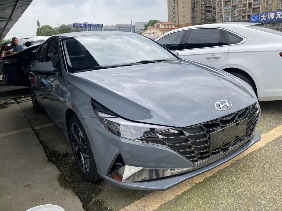 HYUNDAI ELANTRA