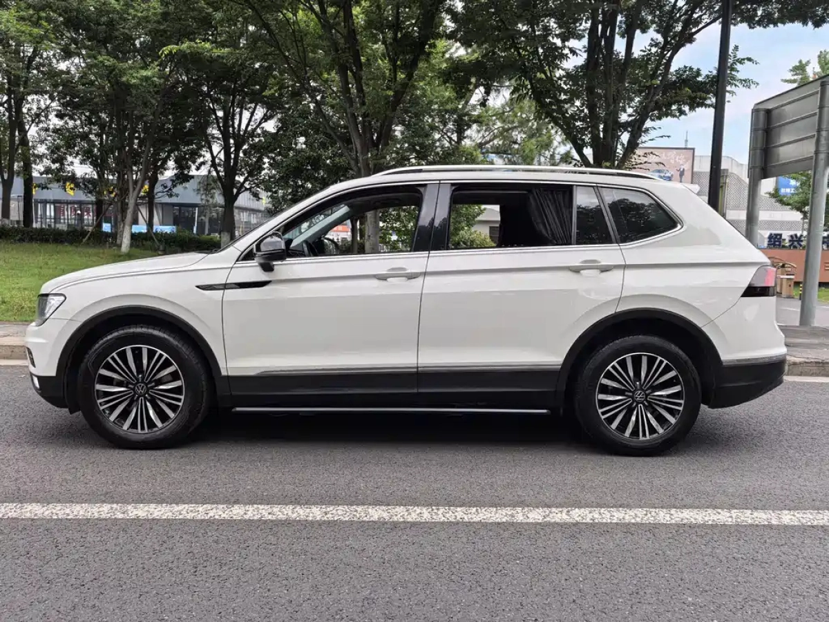 VOLKSWAGEN TIGUAN L