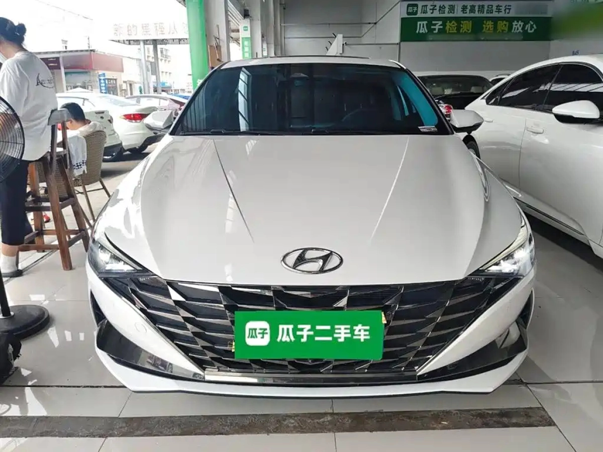 HYUNDAI ELANTRA