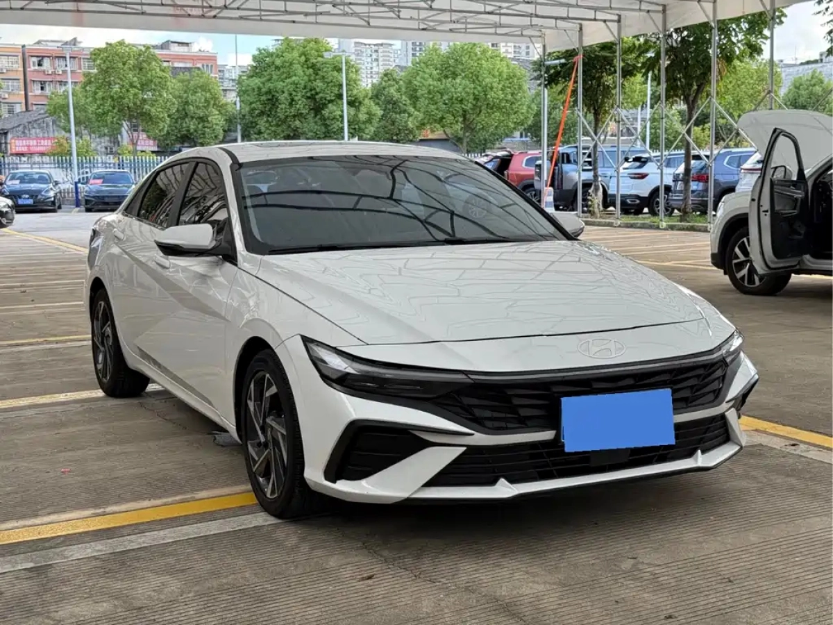 HYUNDAI ELANTRA