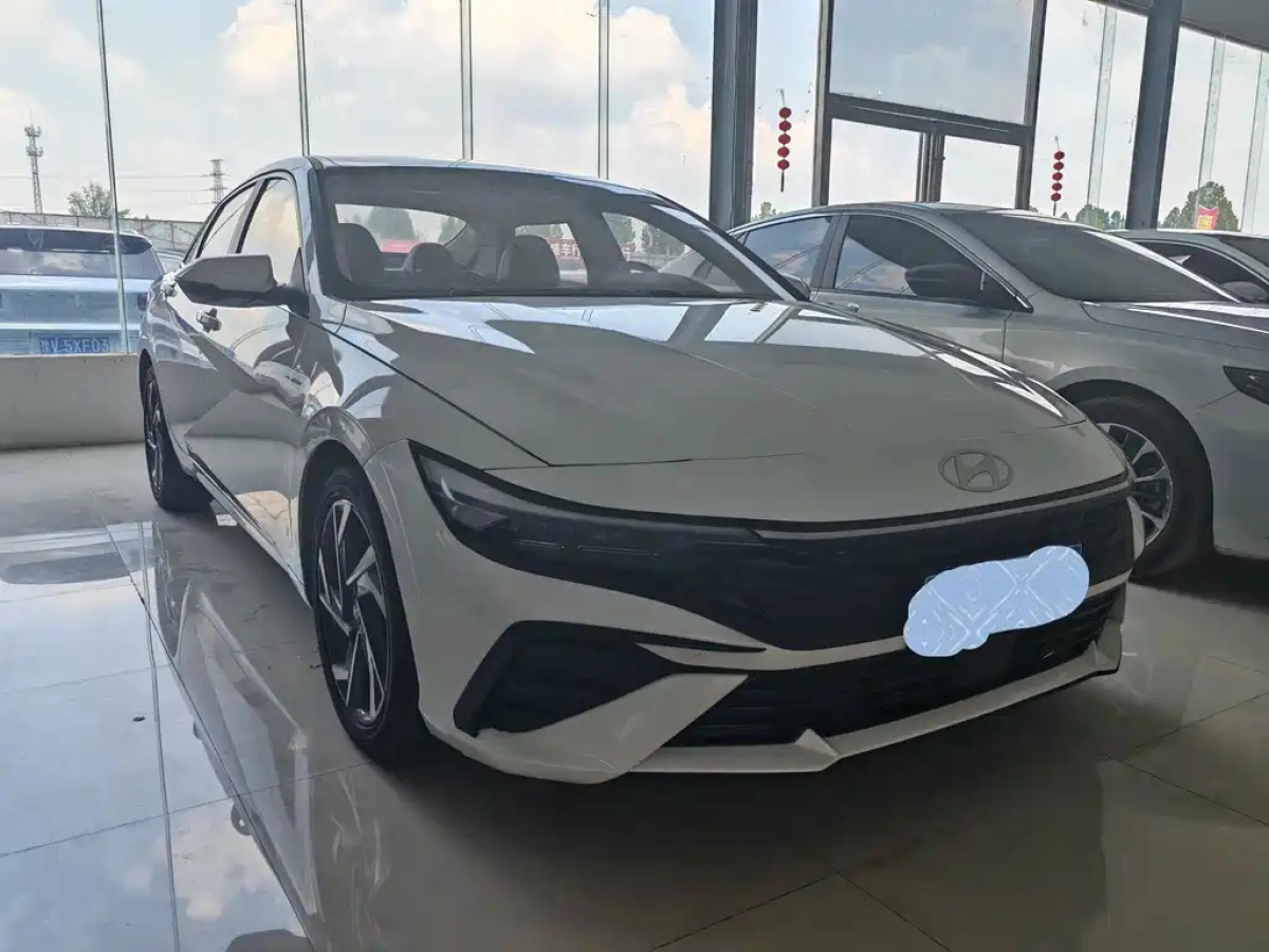 HYUNDAI ELANTRA