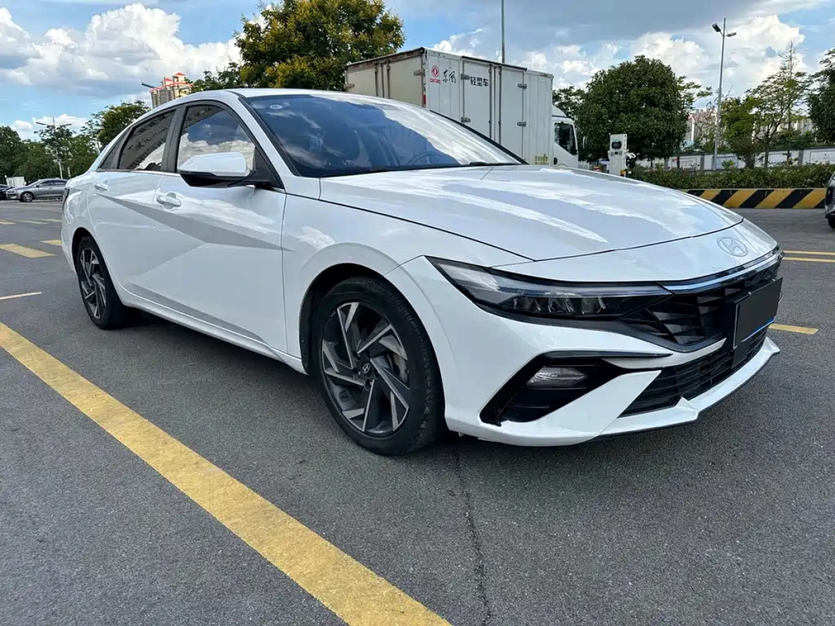 HYUNDAI ELANTRA