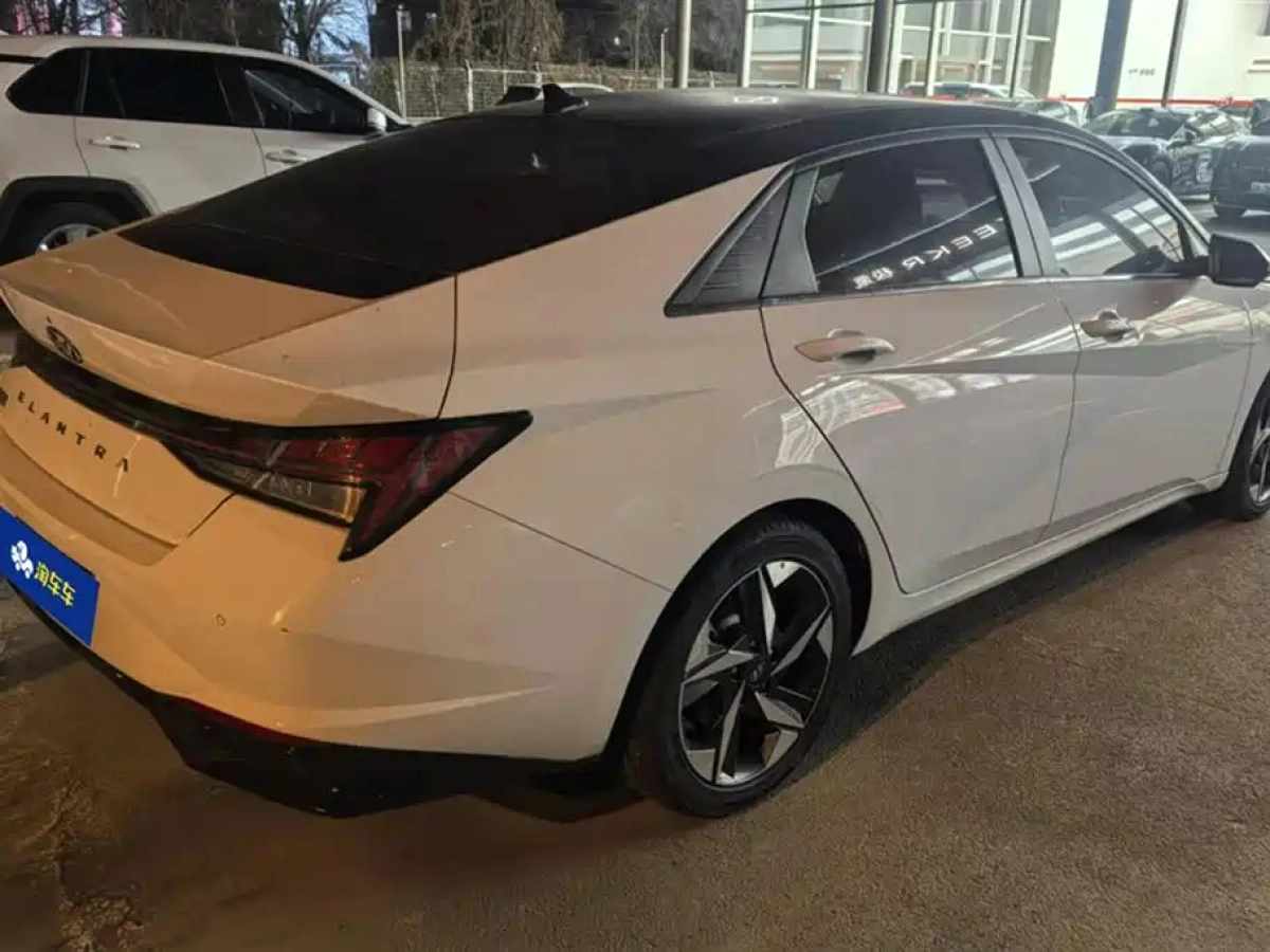 HYUNDAI ELANTRA