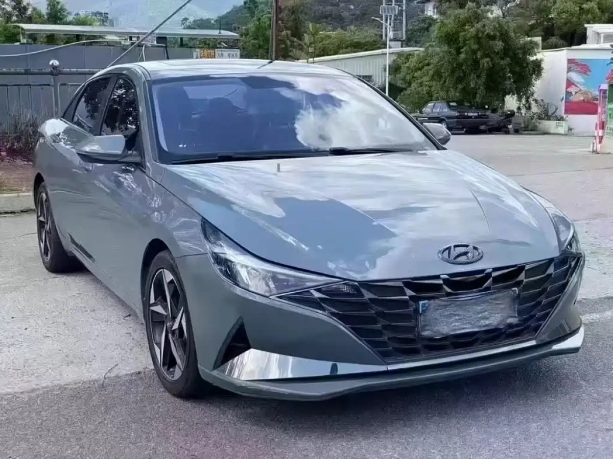 HYUNDAI ELANTRA