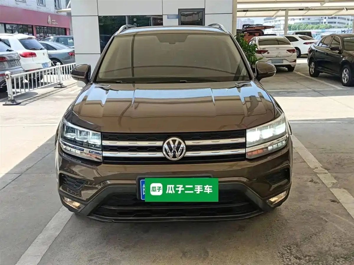 VOLKSWAGEN THARU