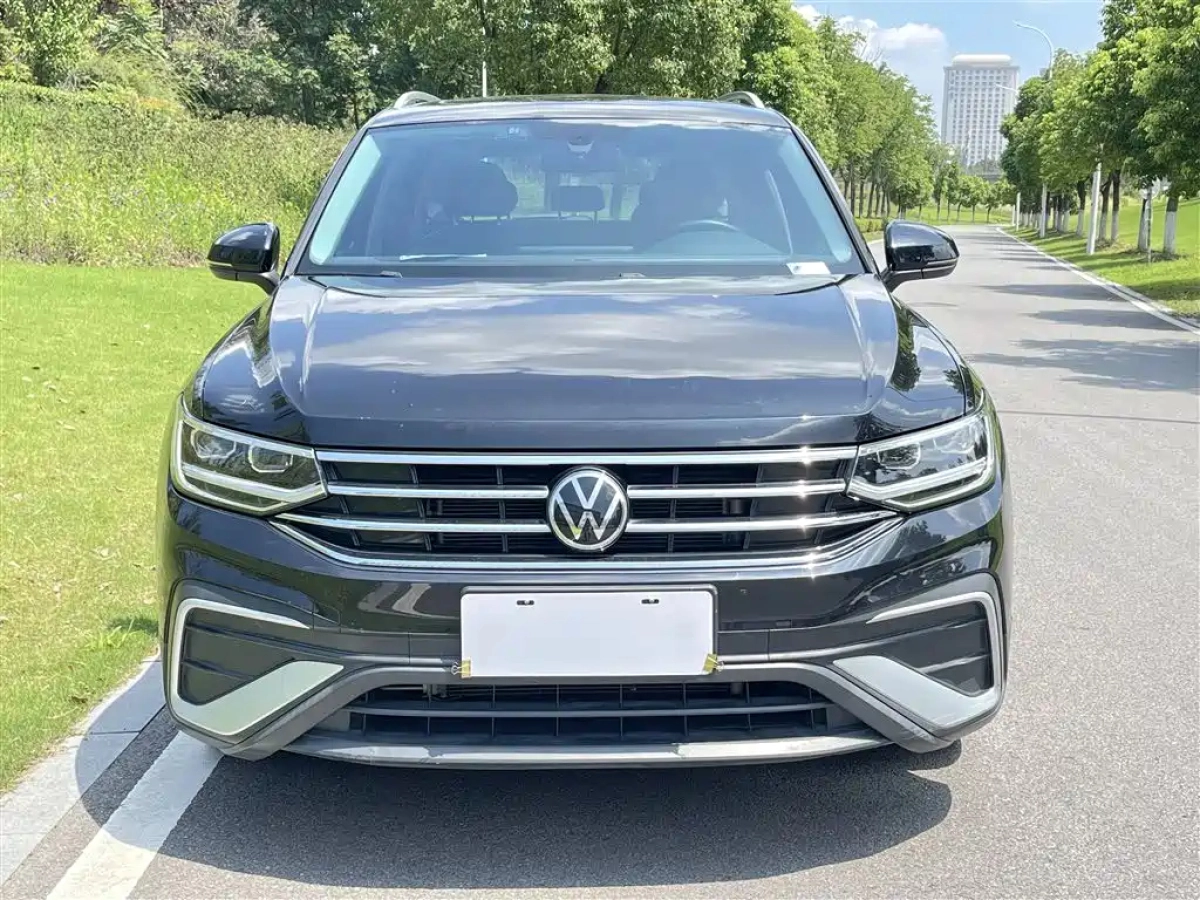 VOLKSWAGEN TIGUAN L