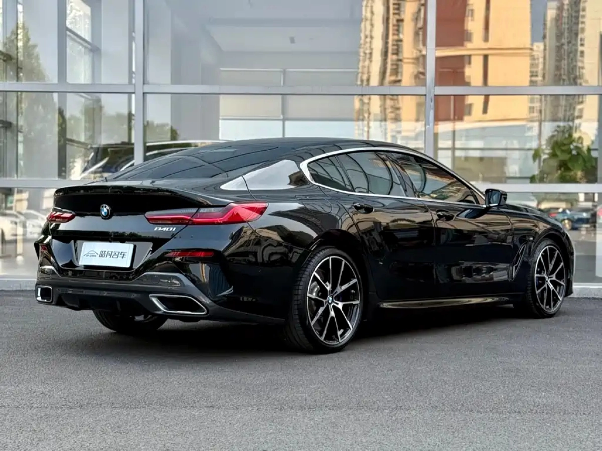 BMW 8-SERIES