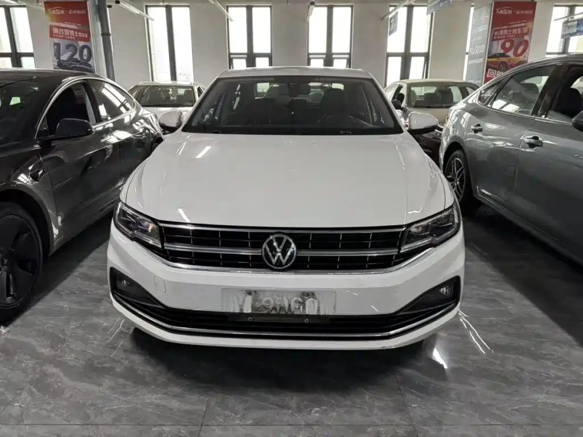 VOLKSWAGEN BORA