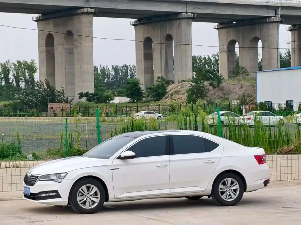 SKODA SUPERB