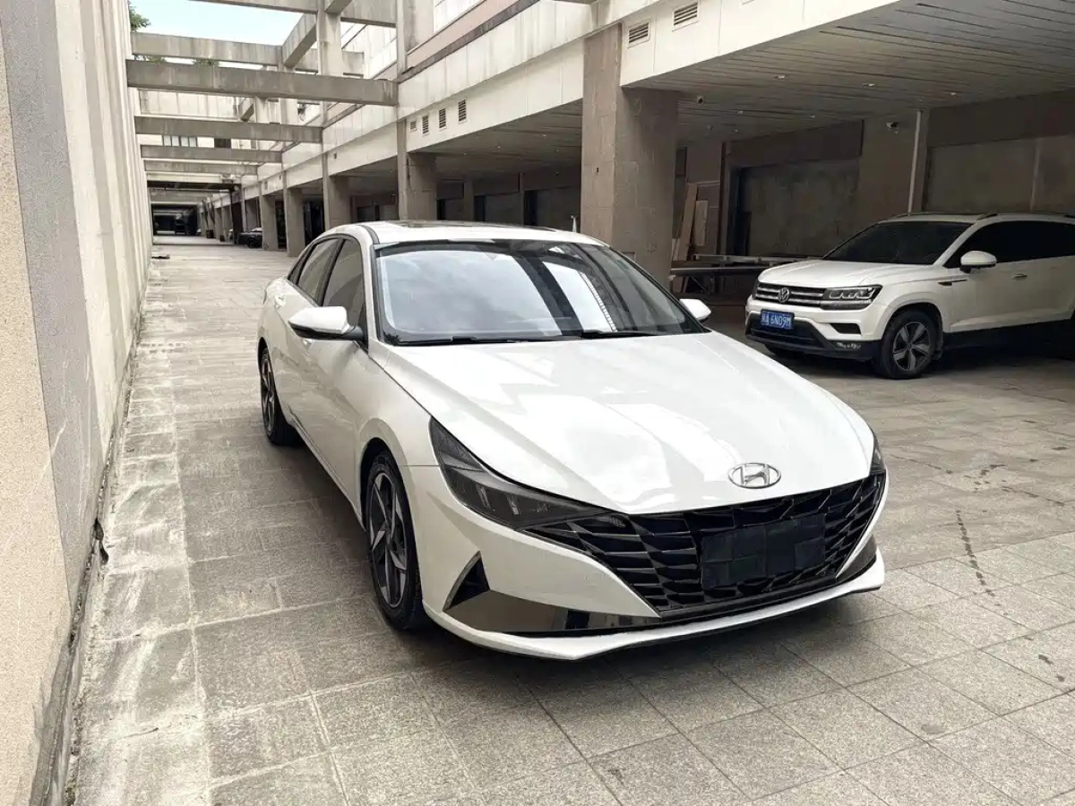 HYUNDAI ELANTRA