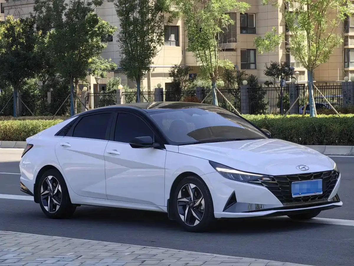 HYUNDAI ELANTRA