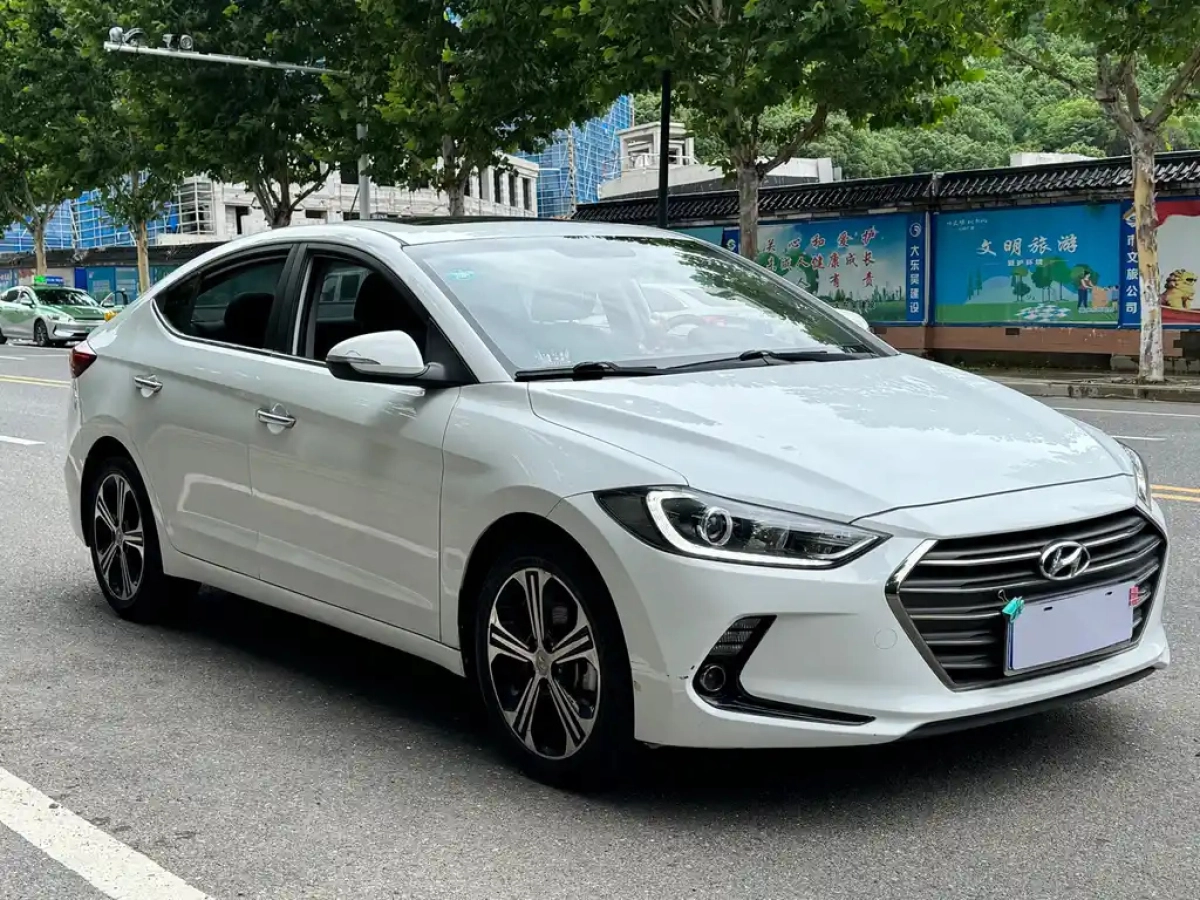 HYUNDAI ELANTRA