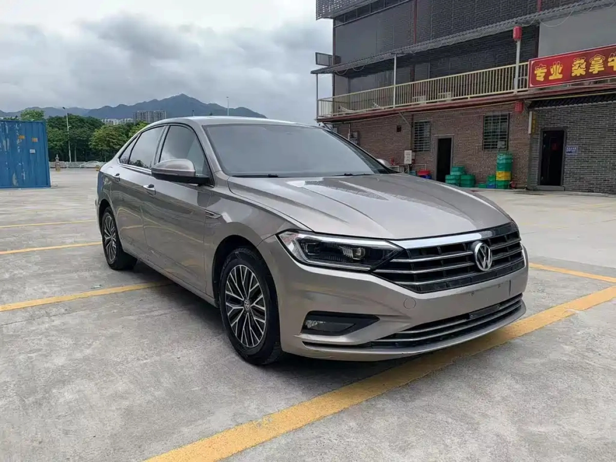 VOLKSWAGEN SAGITAR