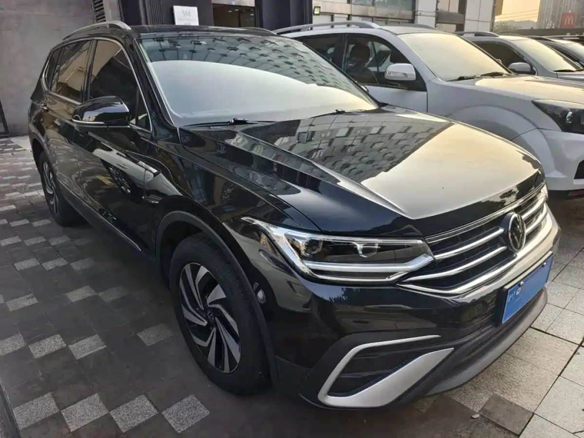 VOLKSWAGEN TIGUAN L