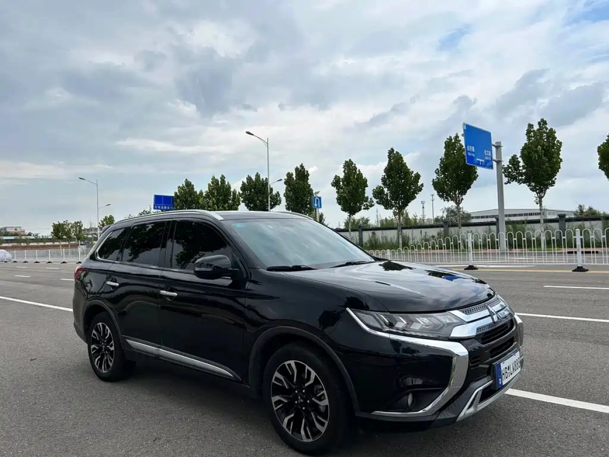 MITSUBISHI OUTLANDER