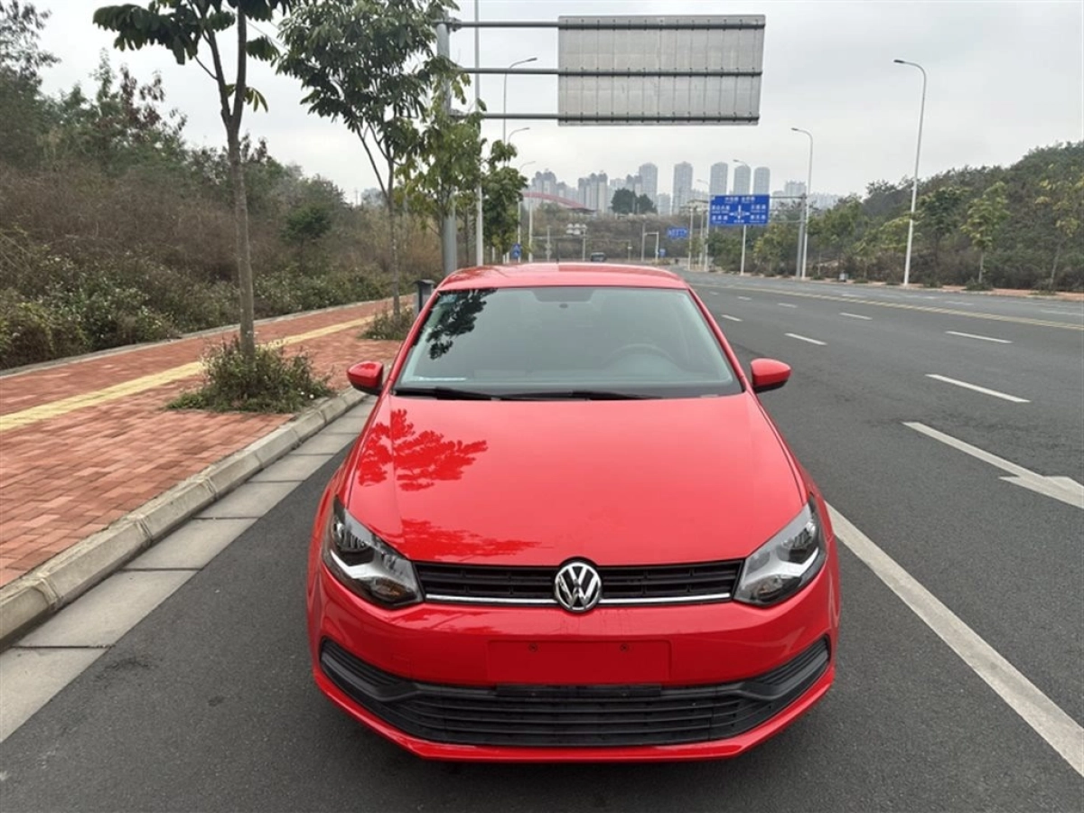 VOLKSWAGEN POLO