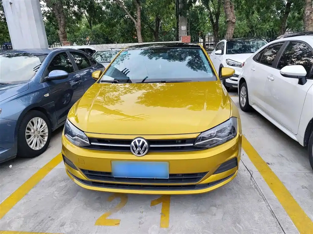 VOLKSWAGEN POLO