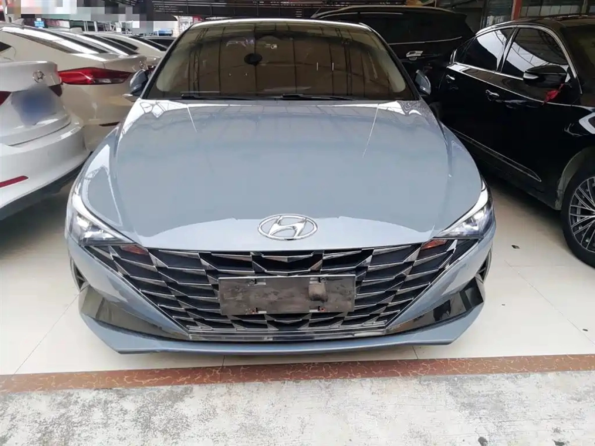 HYUNDAI ELANTRA