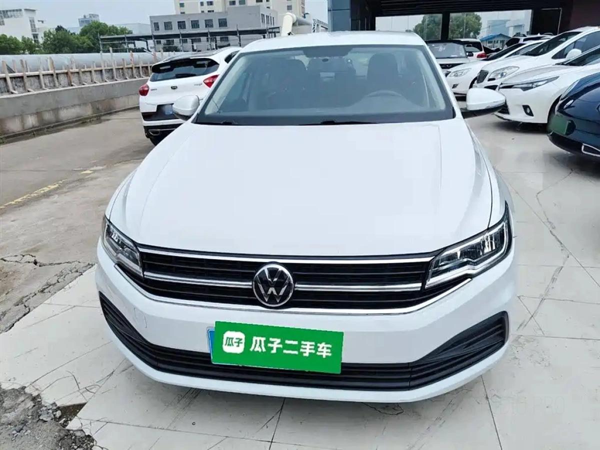 VOLKSWAGEN BORA