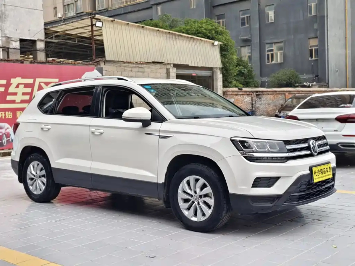 VOLKSWAGEN THARU