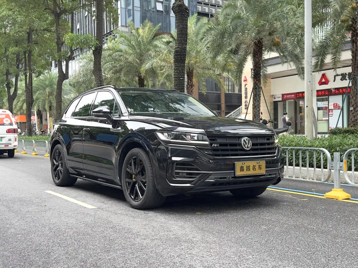 VOLKSWAGEN TOUAREG