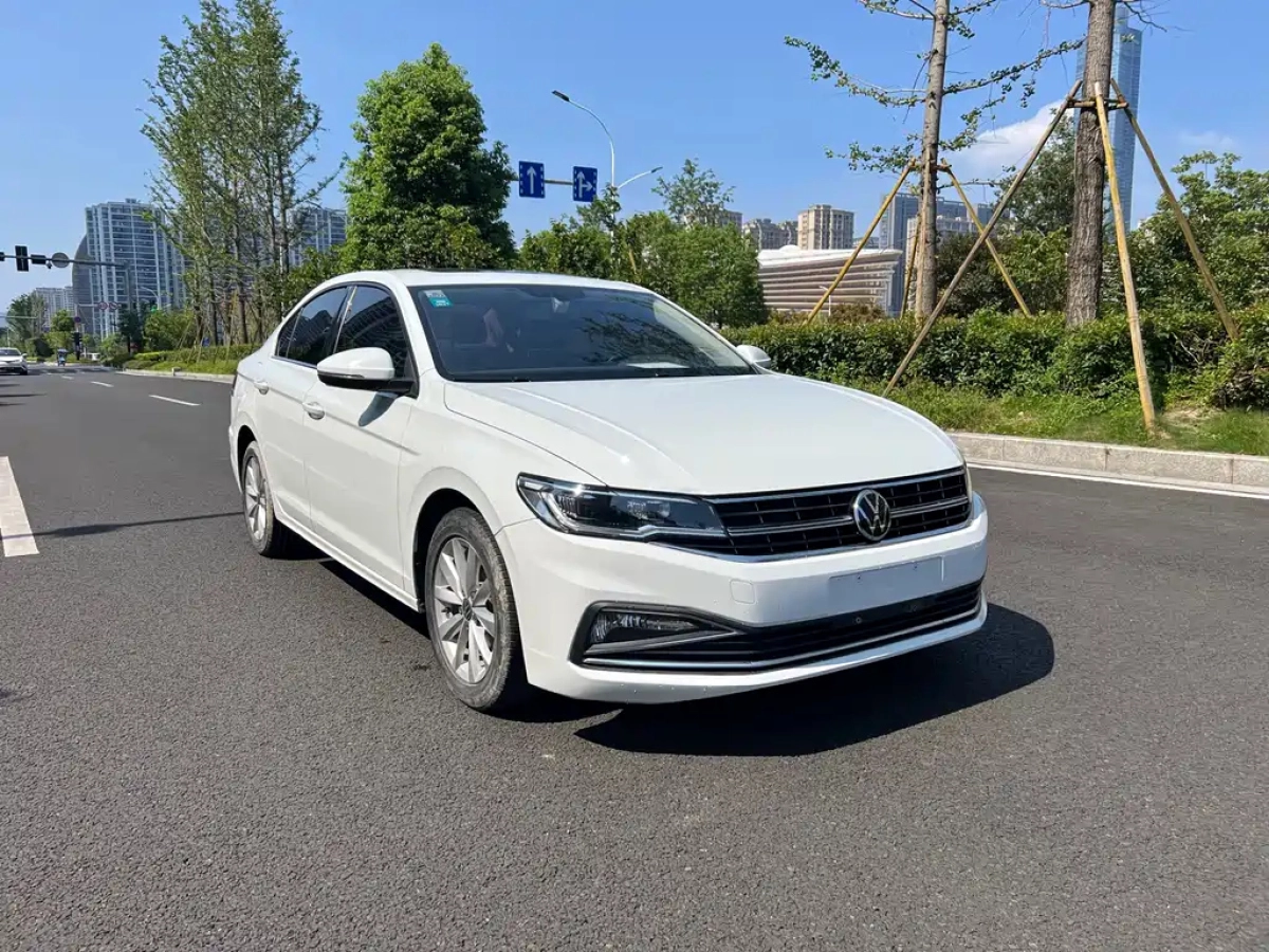 VOLKSWAGEN BORA