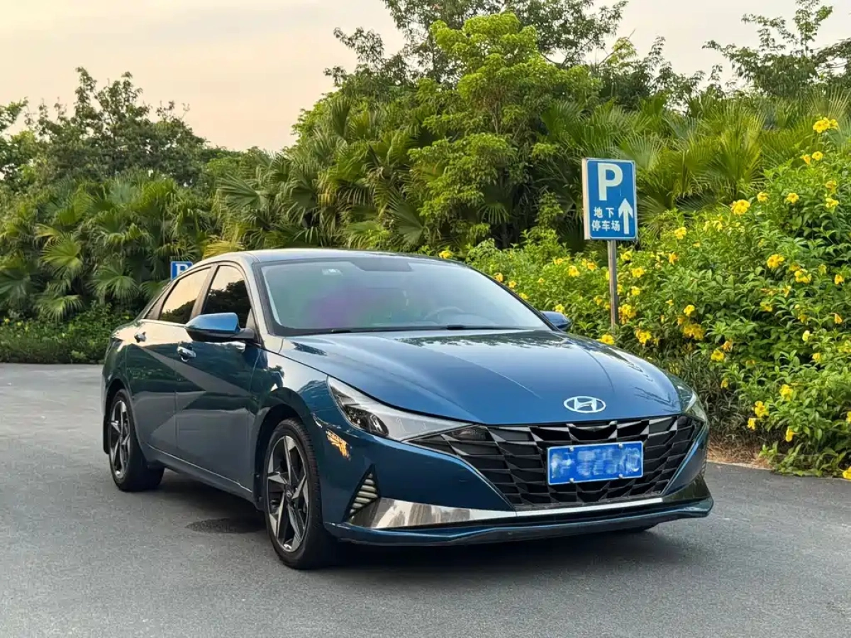 HYUNDAI ELANTRA