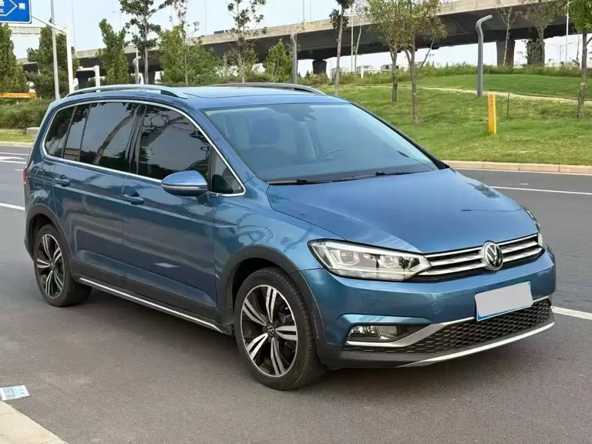 VOLKSWAGEN TOURAN