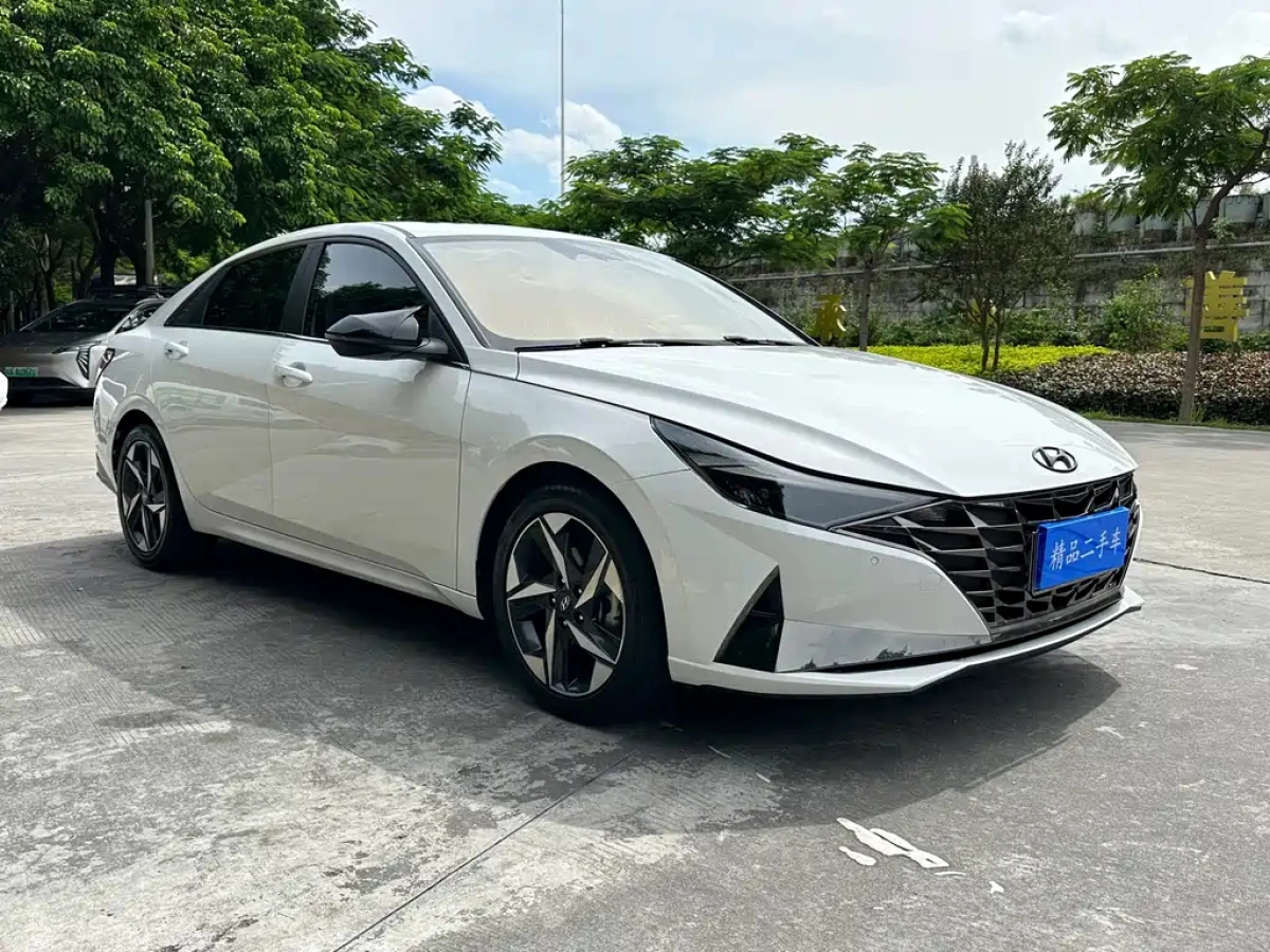 HYUNDAI ELANTRA