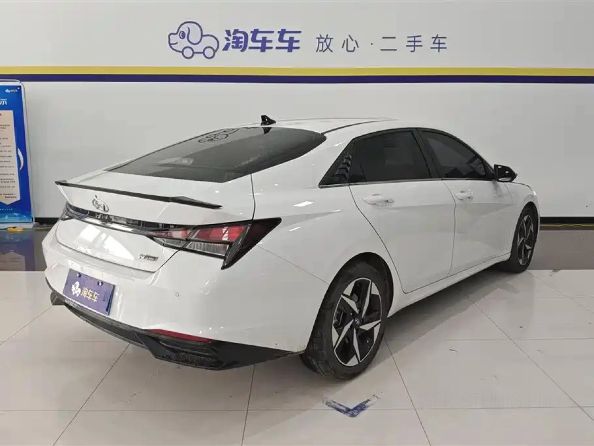 HYUNDAI ELANTRA