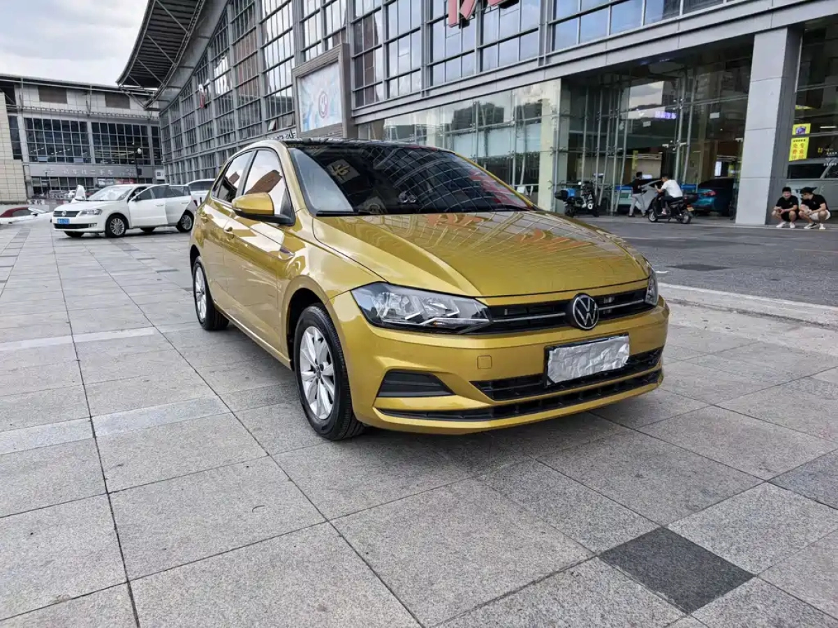 VOLKSWAGEN POLO