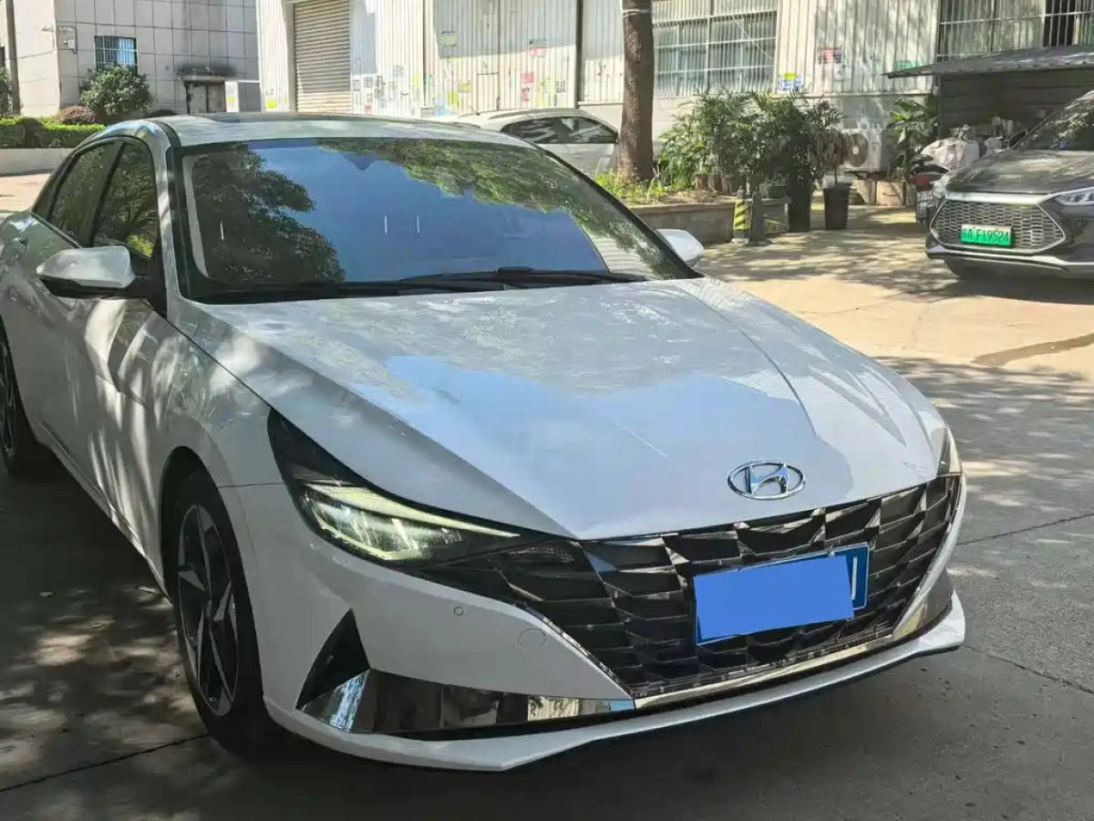 HYUNDAI ELANTRA