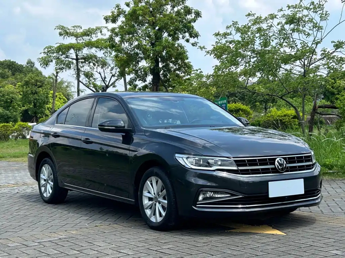 VOLKSWAGEN BORA