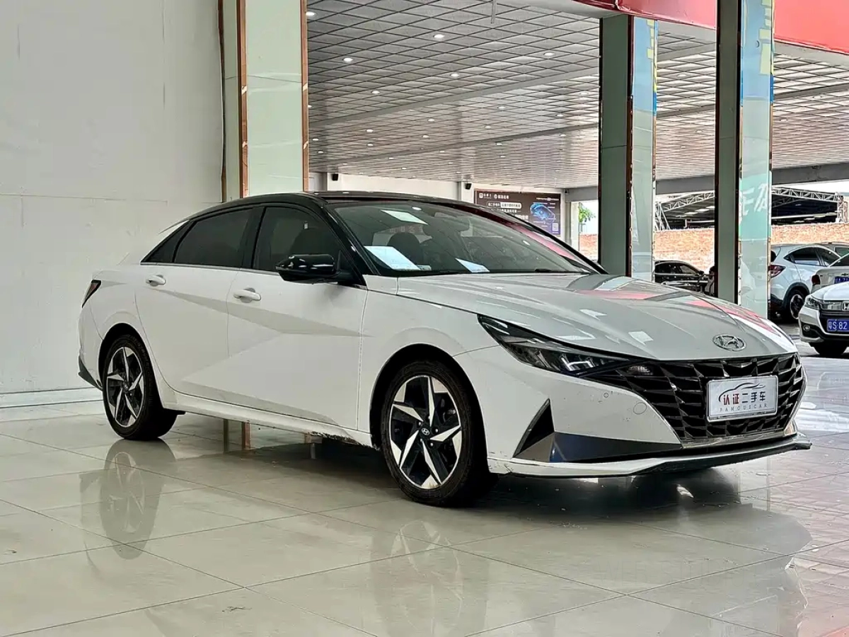 HYUNDAI ELANTRA