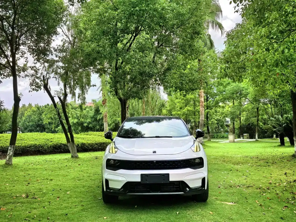LYNK&CO 05