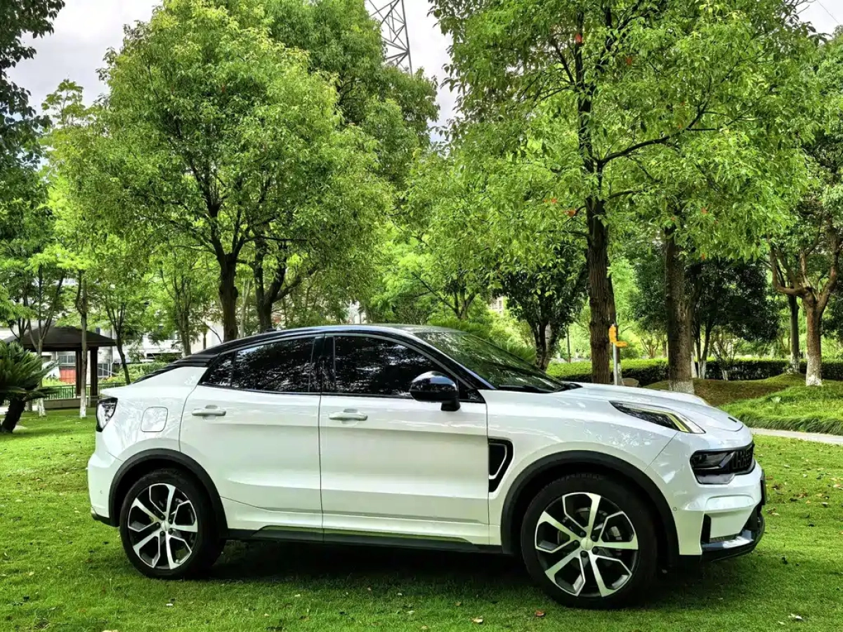 LYNK&CO 05