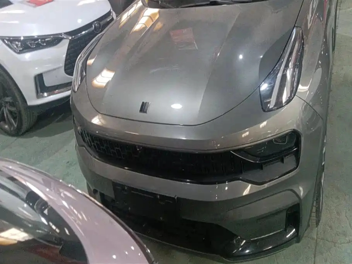 LYNK&CO 05