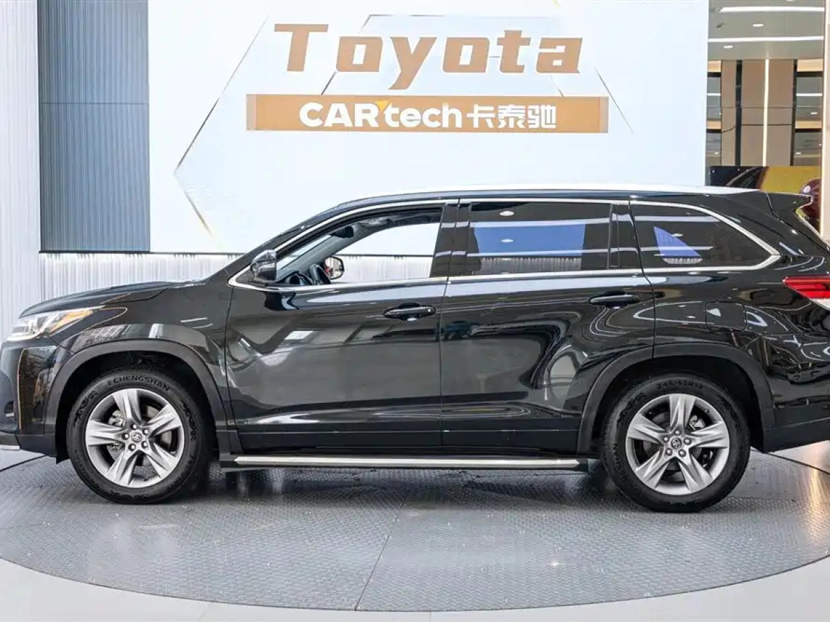 TOYOTA HIGHLANDER